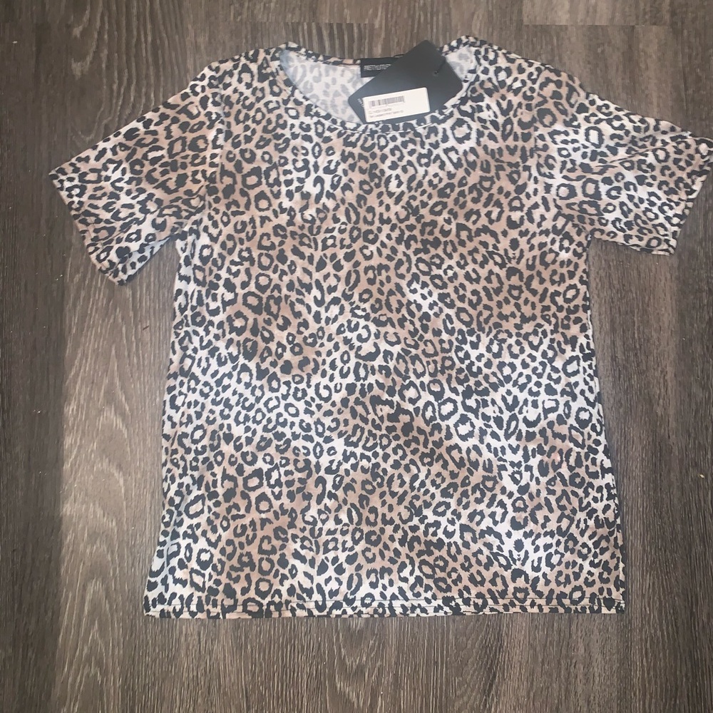 Stylish Cheetah Print T-Shirt